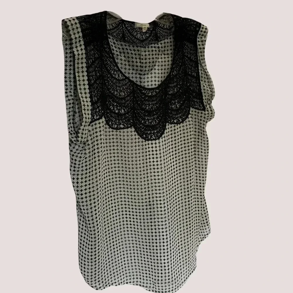 Pleione  White blk Polka Dot Crochet Knit Accent Blouse